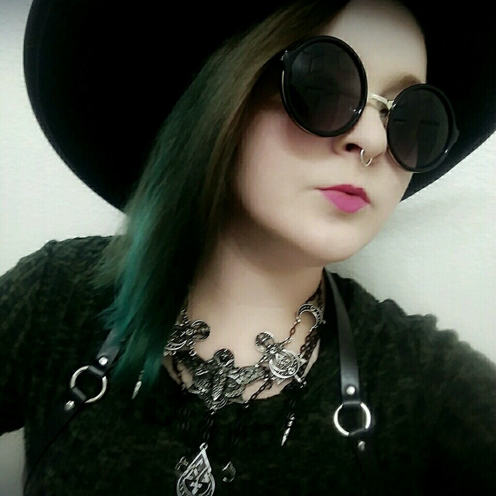 Meet your Posher, Evangeline